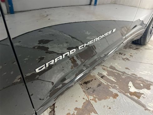 Used 2023 Jeep Grand Cherokee Overland w/ Adv Protech Group III image 28