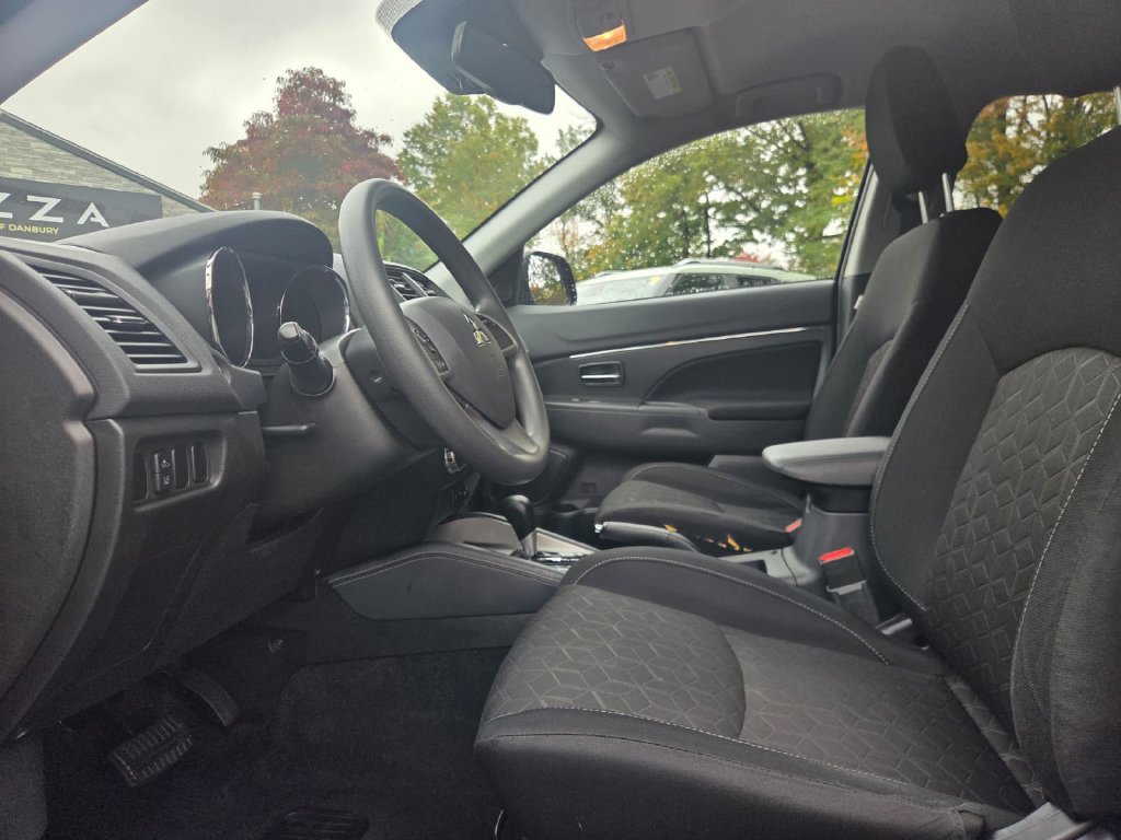 Used 2025 Mitsubishi Outlander Sport ES AWD/4WD image 9