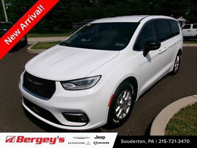 Certified 2025 Chrysler Pacifica Select