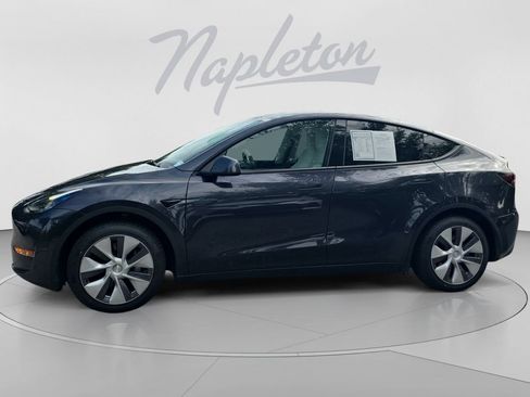 Used 2024 Tesla Model Y Long Range RWD image 4