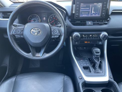 Certified 2019 Toyota RAV4 LE w/ Carpet Mat Package AWD/4WD image 15