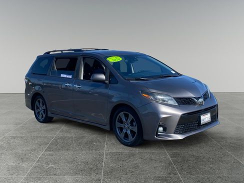 Used 2020 Toyota Sienna SE image 7