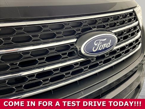 Used 2023 Ford Explorer XLT AWD/4WD image 29