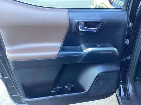 Certified 2017 Toyota Tacoma Limited image 22