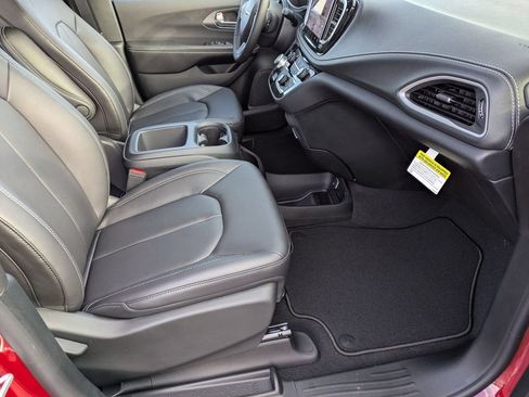 New 2026 Chrysler Pacifica Select AWD/4WD image 26