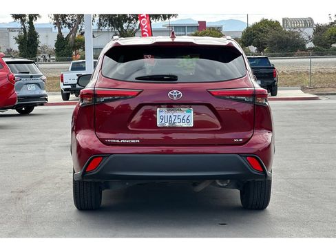 Used 2022 Toyota Highlander XLE FWD image 5