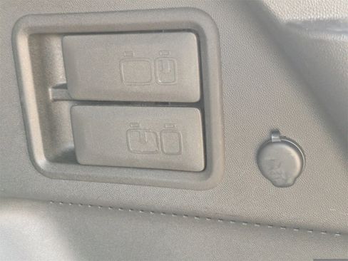 Used 2023 GMC Terrain SLT image 13