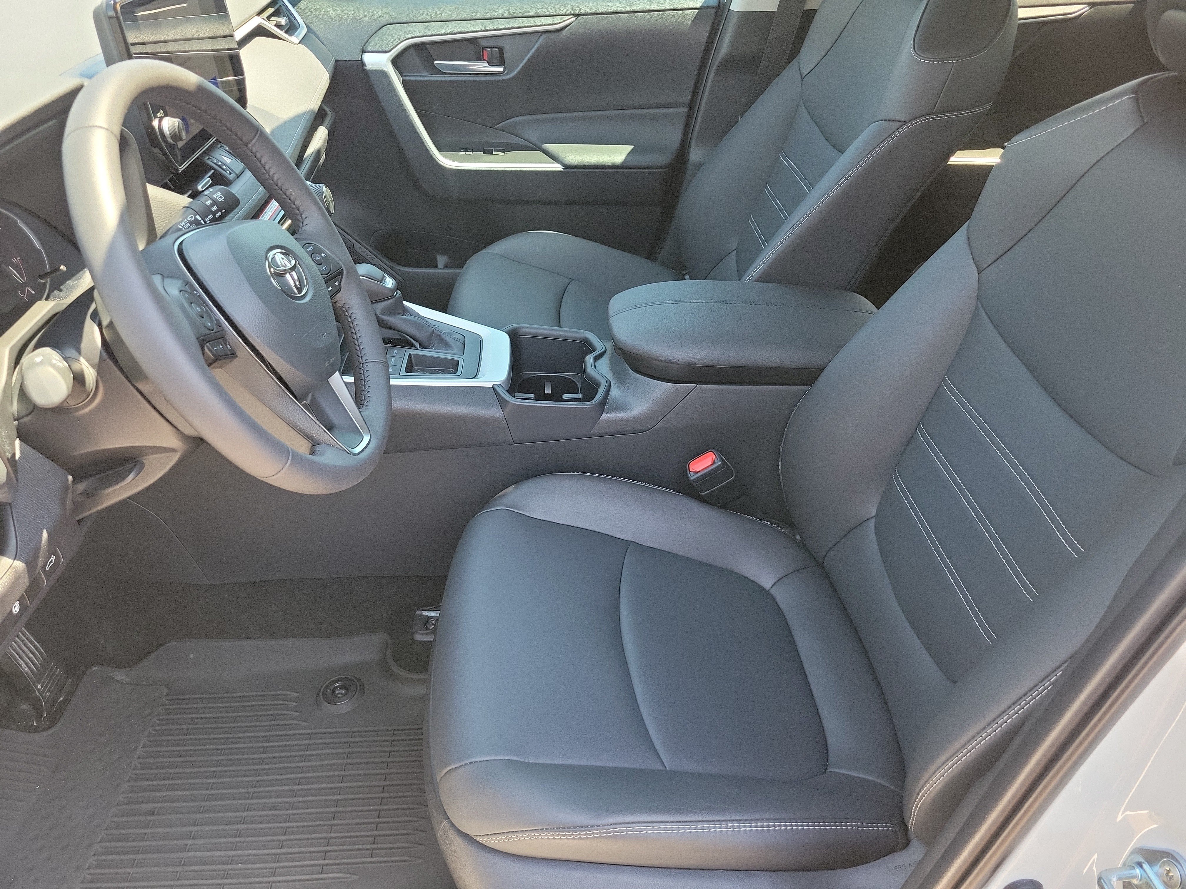 Used 2025 Toyota RAV4 XLE Premium w/ Weather Package FWD image 9