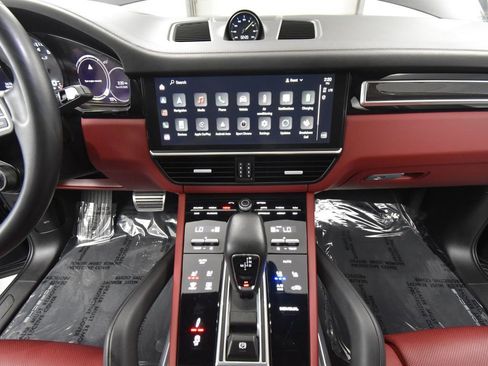 Used 2022 Porsche Cayenne Turbo S w/ Assistance Package image 36