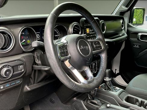 Used 2023 Jeep Wrangler Unlimited Rubicon 4xe w/ Cold Weather Group AWD/4WD image 12