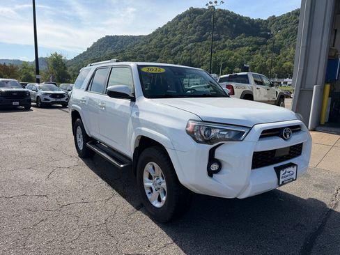 Used 2022 Toyota 4Runner SR5 AWD/4WD image 3