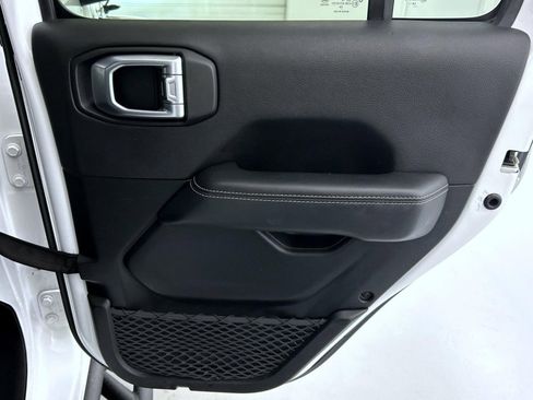 Used 2020 Jeep Gladiator Overland image 17