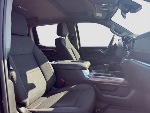 Used 2022 Chevrolet Silverado 1500 LT Trail Boss w/ Convenience Package II image 17