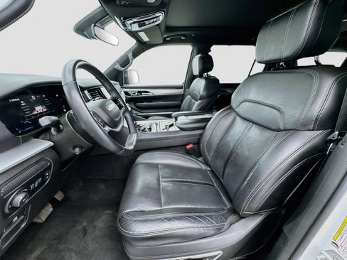 Used 2023 Jeep Grand Wagoneer 4WD image 13