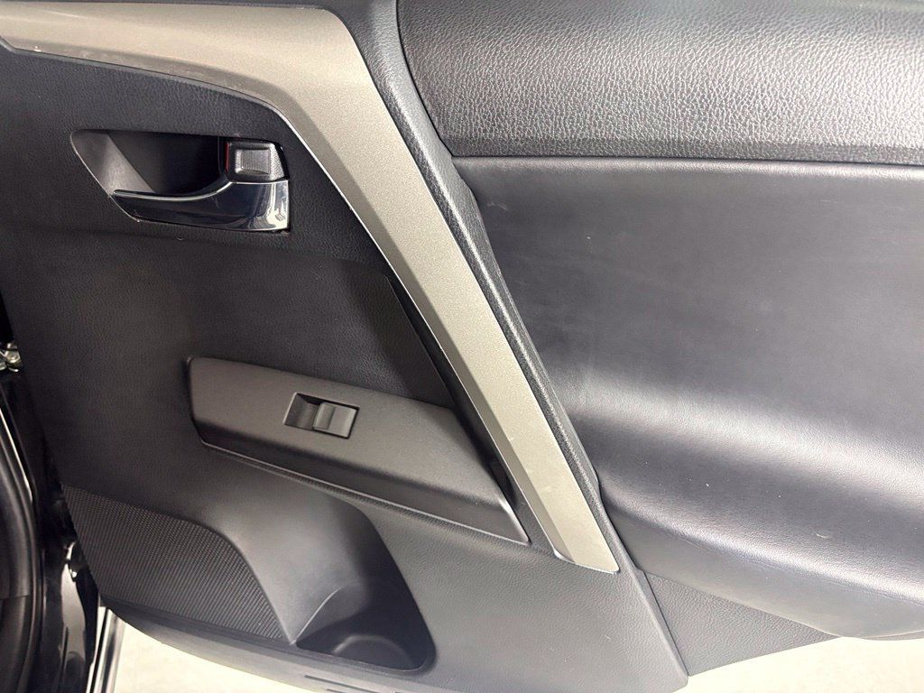 Used 2018 Toyota RAV4 XLE w/ Plus Extra Value Package AWD/4WD image 15