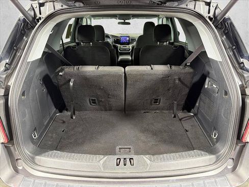 Used 2023 Ford Explorer XLT RWD image 18