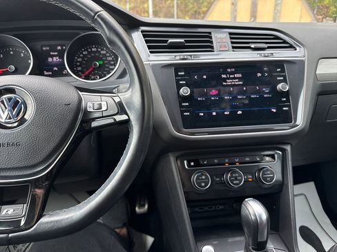 Used 2020 Volkswagen Tiguan SE R-Line image 13