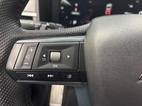 Used 2025 Mitsubishi Outlander SEL image 44