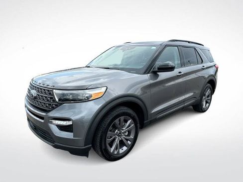 Certified 2023 Ford Explorer XLT w/ Equipment Group 202A AWD/4WD image 4