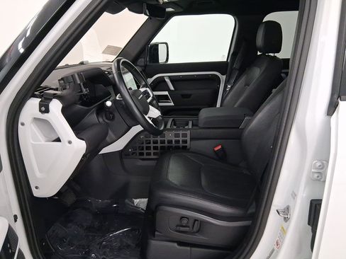 Used 2022 Land Rover Defender 110 X-Dynamic SE image 5