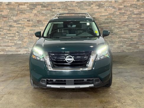 Certified 2025 Nissan Pathfinder SL w/ SL Premium Package FWD image 2
