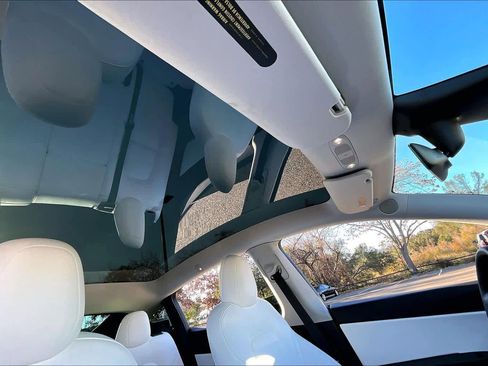 Used 2021 Tesla Model Y Long Range image 13