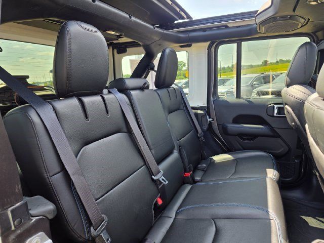 Used 2022 Jeep Wrangler Unlimited Rubicon 4xe w/ Cold Weather Group AWD/4WD image 22
