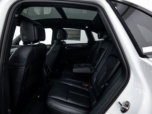 Certified 2026 Porsche Macan Turbo AWD/4WD image 21