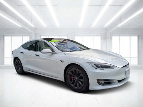 Used 2019 Tesla Model S 100D image 1