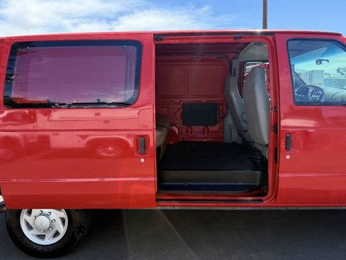 Used 2002 Ford E-350 and Econoline 350 Super Duty RWD image 16