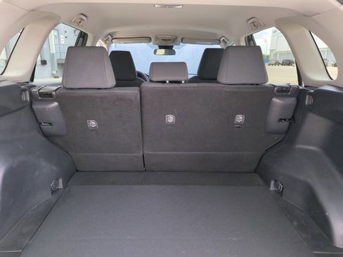 Used 2021 Toyota RAV4 LE FWD image 6