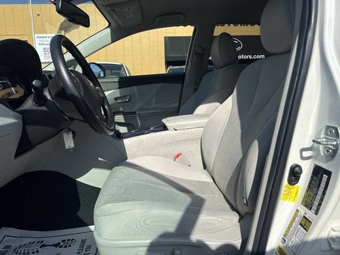 Used 2011 Toyota Venza FWD image 12