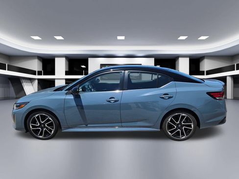 Used 2025 Nissan Sentra SR FWD image 3