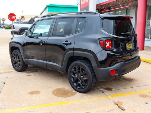 Used 2023 Jeep Renegade Altitude w/ Sun/Sound Group AWD/4WD image 13