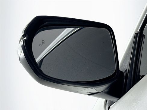 Used 2018 Honda CR-V Touring image 5