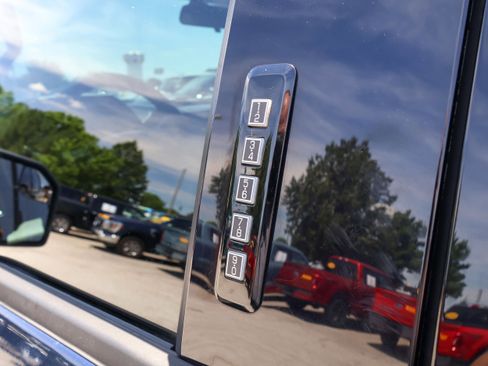 Used 2016 Ford F150 XLT AWD/4WD image 11
