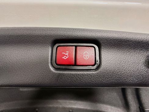 Used 2023 Mercedes-Benz C 300 Sedan image 41