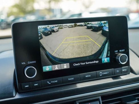 Used 2025 Honda Pilot Sport image 21