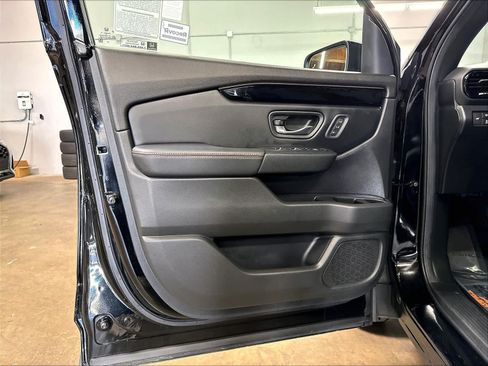 Used 2025 Honda Pilot TrailSport image 24