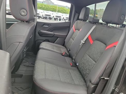 Used 2025 Chevrolet Colorado Z71 AWD/4WD image 26