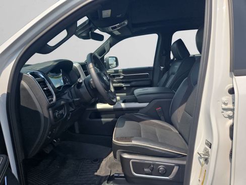 Used 2024 RAM 1500 Laramie AWD/4WD image 9