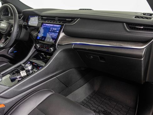 Used 2024 Jeep Grand Cherokee Overland w/ Luxury Tech Group IV image 52