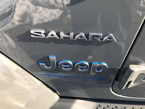 Used 2023 Jeep Wrangler Unlimited Sahara image 38