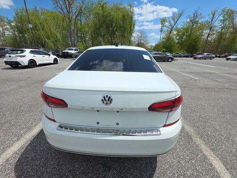 Used 2022 Volkswagen Passat 2.0T SE FWD image 7
