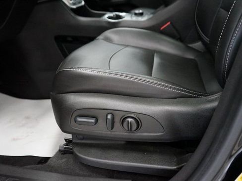 Used 2022 GMC Terrain SLT w/ Infotainment Package II image 28