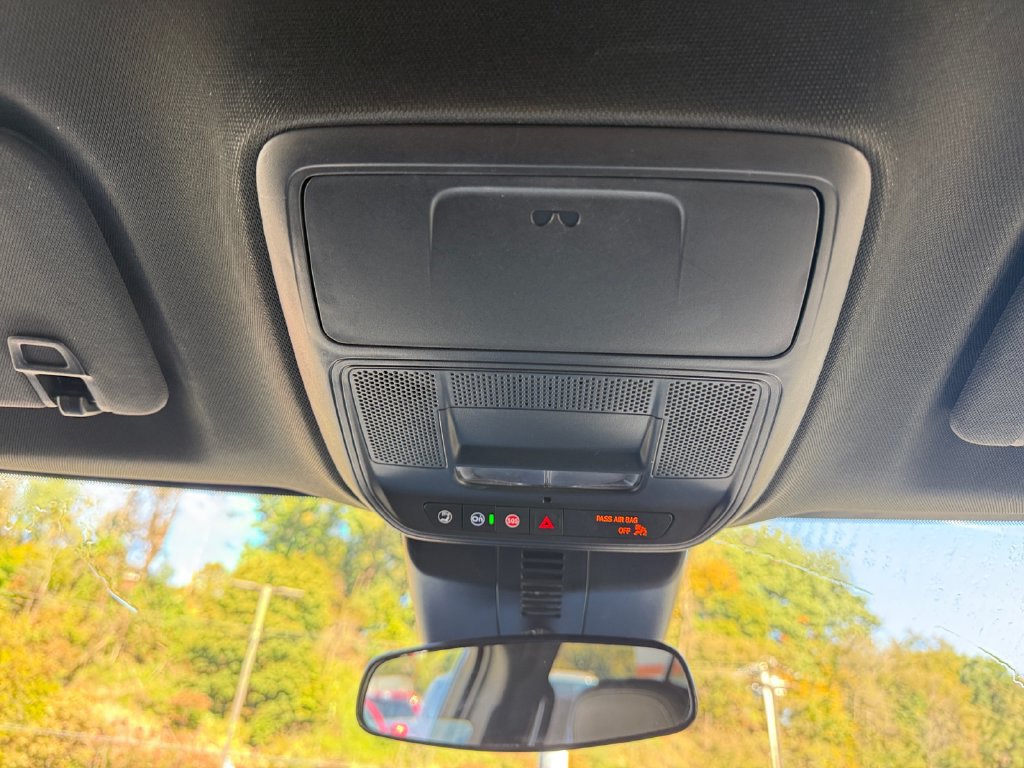 Used 2025 Chevrolet Traverse LT AWD/4WD image 38