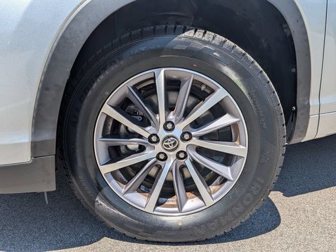Used 2018 Toyota Highlander XLE FWD image 5