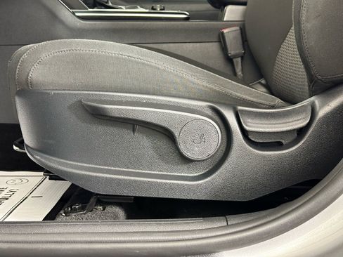 Used 2023 Kia Sportage LX image 7