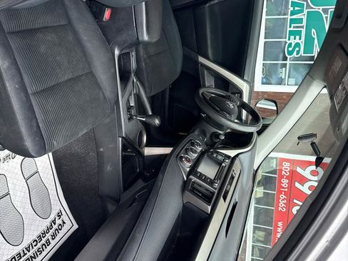 Used 2015 Toyota RAV4 LE AWD/4WD image 11