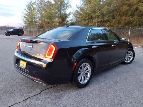 Used 2016 Chrysler 300 C image 6